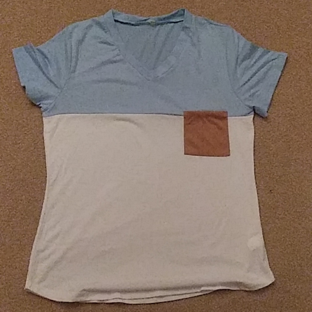 NWOTBaby blue and white v-neck tee